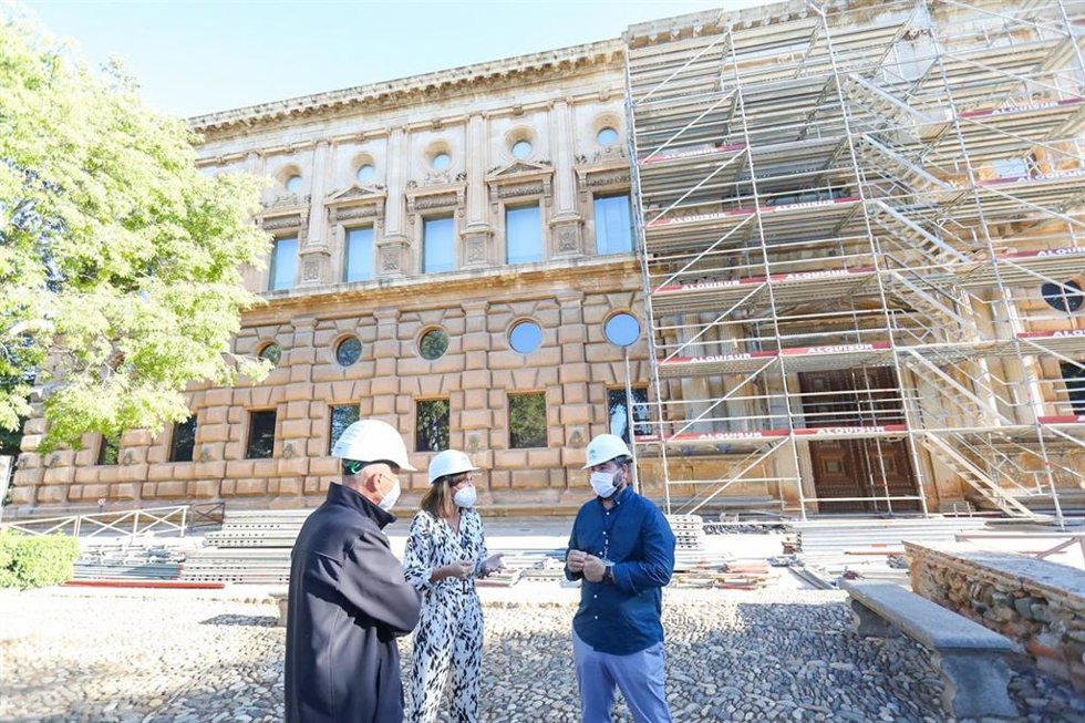 Inicio de los trabajos de restauración de las portadas del Palacio de Carlos V