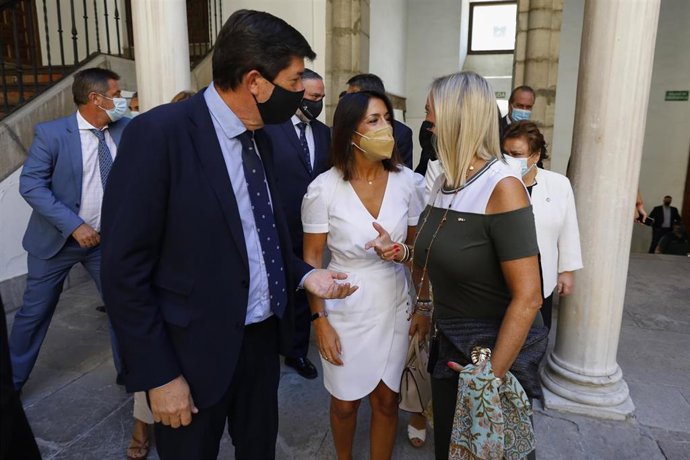 El vicepresidente de la Junta y consejero de Justicia, Juan Marín, y la presidenta del Parlamento de Andalucía, Marta Bosquet, este viernes en Granada en la apertura del año judicial 2021-22.