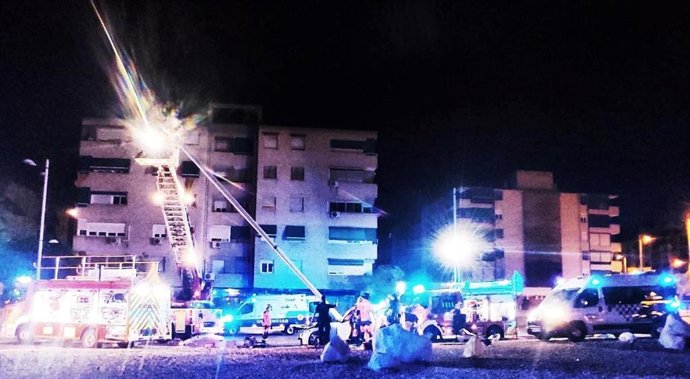 Actuación policial y de Bomberos tras un accidente junto a la rotonda del Helicóptero