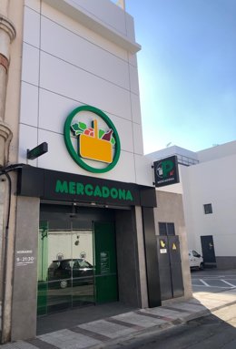 Mercadona inaugura su nuevo modelo de tienda eficiente en puertollano (Ciudad Real).