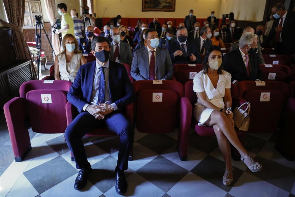 El vicepresidente de la Junta y consejero de Justicia, Juan Marín, y la presidenta del Parlamento de Andalucía, Marta Bosquet, en la apertura del año judicial 2021-22.