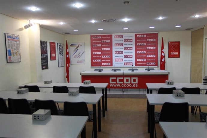 Archivo - Sede de CCOO, Sala de rueda de prensa de Comisiones Obreras, logo de CCOO