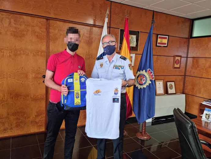 La Policía Nacional en Canarias colabora con el programa 'Fútbol + Vida' para menores en riesgo de excusión