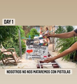 La realizadora María Ripoll ha iniciado este viernes el rodaje de 'Nosotros no nos mataremos con pistolas', una dramedia protagonizada por Ingrid García-Jonsson, Elena Martín, Joe Manjón, Lorena López y Carlos Troya.