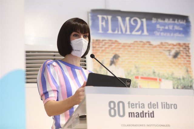 La ministra de Ciencia e Innovación, Diana Morant, en el evento 'Contadoras: diálogo sobre ciencias y letras entre Rosa Montero y Clara Grima' en la Feria del Libro de Madrid 2021, a 12 de septiembre de 2021, en Madrid (España). Este es uno de los eventos
