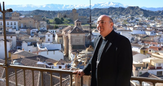 Archivo - Las obras que se han llevado a cabo en la catedral de Guadix (Granada) permitirán la visita turística de su torre, con atractivos como su escalera de doble hélice y el mirador 360 grados del campanario