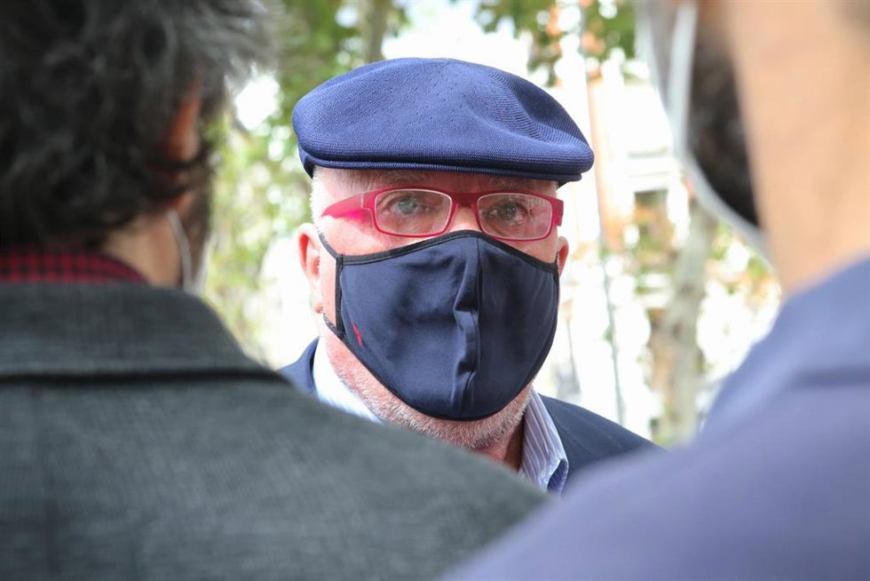 El comisario jubilado José Manuel Villarejo a su salida de la Audiencia Nacional donde ha acudido a entregar un escrito al juez que le investiga por el caso Tándem, a 15 de septiembre de 2021, en Madrid, (España). Villarejo ha pedido que se declare nu
