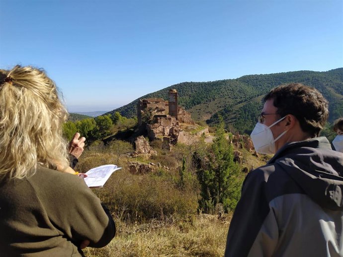 Visita del director general de Calidad Ambiental y Recursos Hídricos, Rubén Esteban, al área de trabajo del personal del Instituto Geológico y Minero de España (IGME
