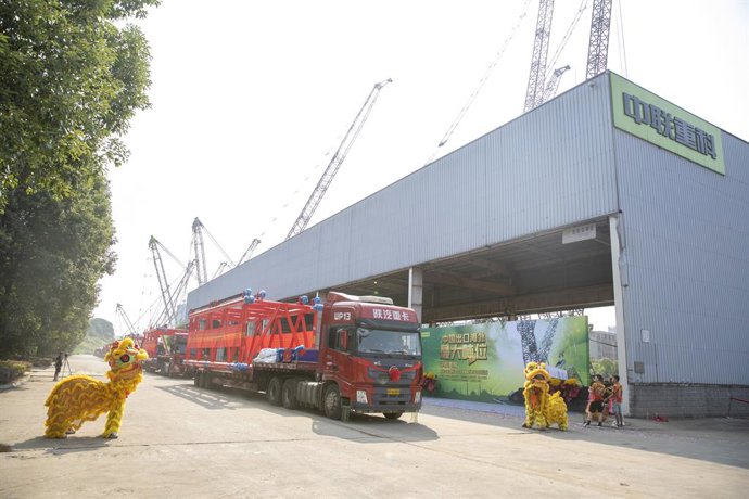 Zoomlion Breaks Yet Another Record for High-End Manufacturing, Exports Chinas Largest Tonnage Crawler Crane