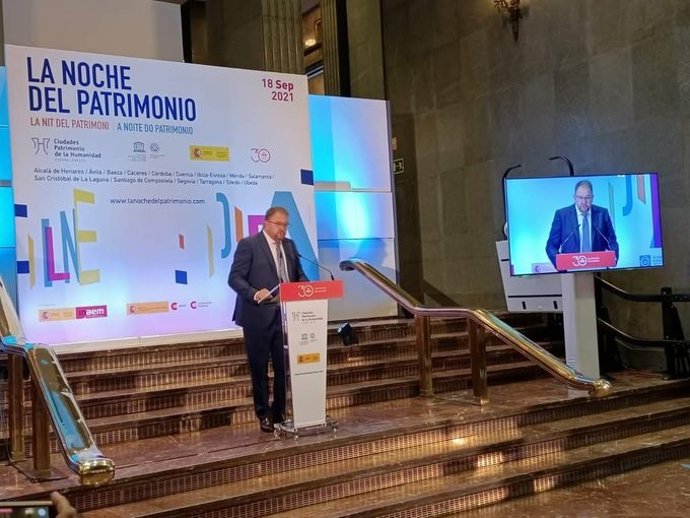 El presidente del Grupo de Ciudades Patrimonio de la Humanidad y alcalde de Mérida, Antonio Rodríguez Osuna, en la presentación de la Noche del Patrimonio. 