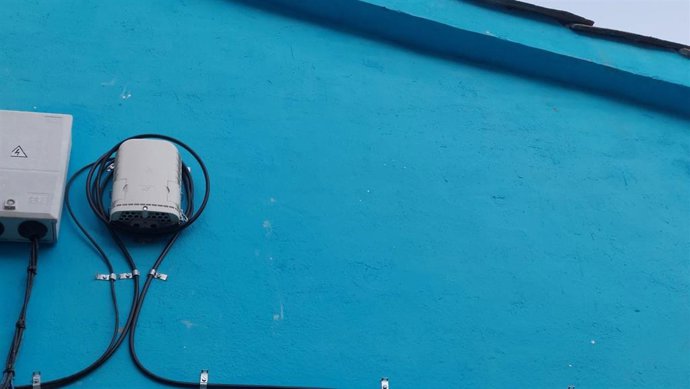 Cajetín de fibra óptica en el barrio de San Antón de Cuenca