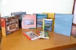 Libros distribuidos por la Junta a los alojamientos turísticos de la región