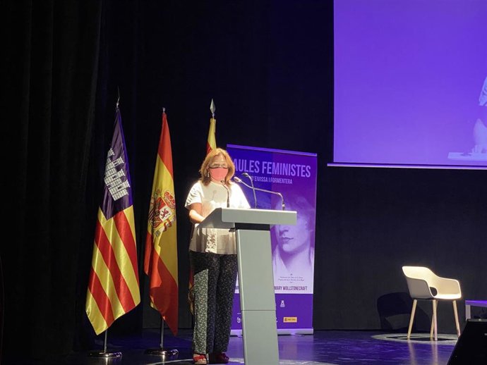 La consellera de Presidencia, Función Pública e Igualdad, Mercedes Garrido, en la clausura de las II Aulas Feministas.