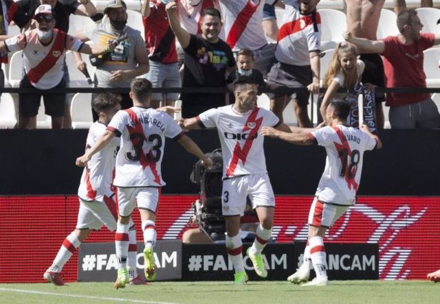 Radamel Falcao celebra su primer gol con el Rayo