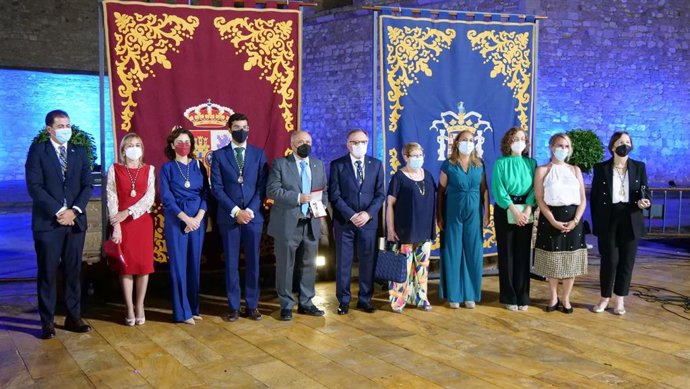 De Castro dice en el Día de Melilla que quiere coser una ciudad rota, y abandonada, por varias de sus costuras.