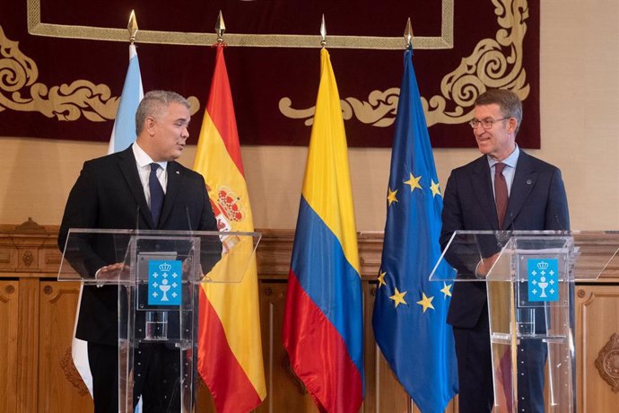 El presidente de la Xunta de Galicia, Alberto Núñez Feijóo (d), y el presidente de Colombia, Iván Duque (i)