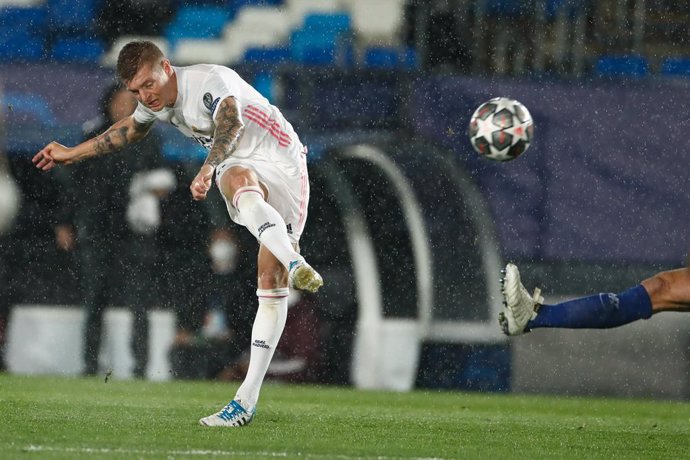 Archivo - Toni Kroos of Real Madrid in action during the UEFA Champions League, Semifinals Leg Two, football match played between Real Madrid and Chelsea FC at Alfredo Di Stefano stadium on April 27, 2021, in Valdebebas, Madrid, Spain.