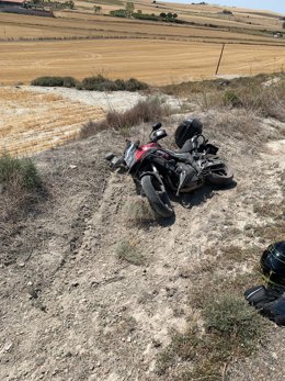 Estado de la motocicleta tras el accidente en Corcos del Valle.