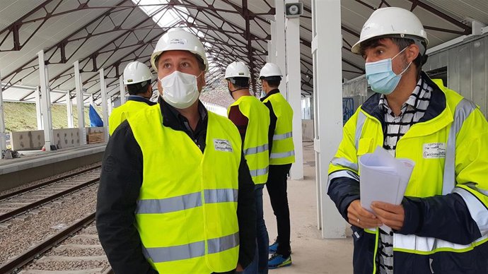 El consejero José Luis Soro en la estación de Canfranc.