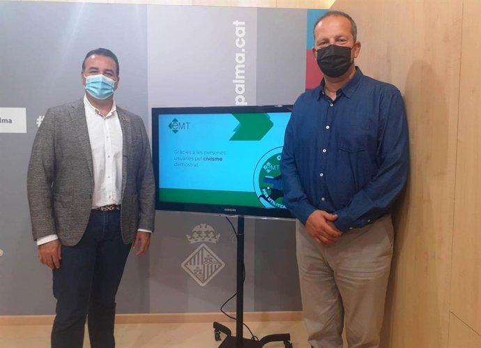 Archivo - El teniente de alcalde de Movilidad, Francesc Dalmau, y el gerente de la EMT, Mateu Marcús