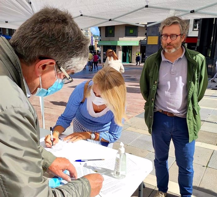 La portavoz de Vox en el Ayuntamiento de Oviedo, Cristina Coto, firma en contra de la oficialidad del asturiano.
