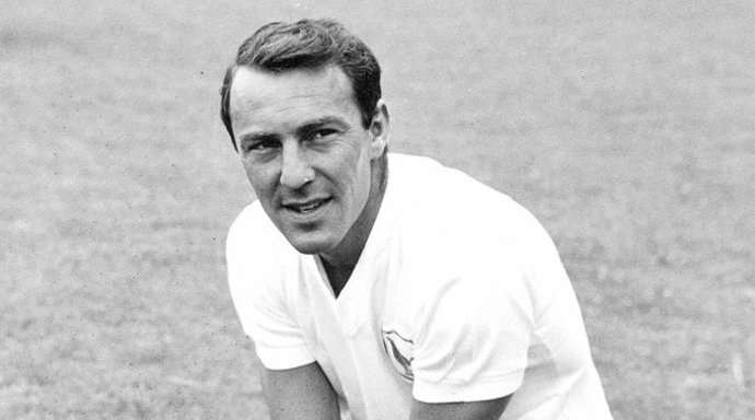 Archivo - El delantero del Tottenham Jimmy Greaves, máximo goleador histórico del club de la Premier League inglesa