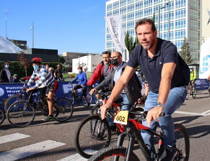 El alcalde de Valladolid, Óscar Puente, participa en el Día de la Bici.