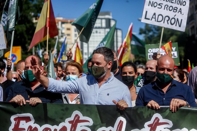 El presidente de Vox, Santiago Abascal, en una manifestación contra el Gobierno convocada por el sindicato Solidaridad, a 18 de septiembre de 2021, en Madrid (España). El sindicato Solidaridad convoca esta manifestación contra el Gobierno, que también t