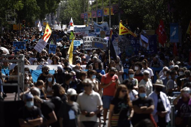 Concentración en Barcelona contra el proyecto de ampliación del Aeropuerto de Barcelona-El Prat