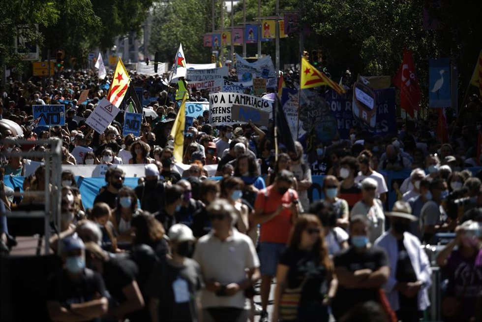 Concentración en Barcelona contra el proyecto de ampliación del Aeropuerto de Barcelona-El Prat
