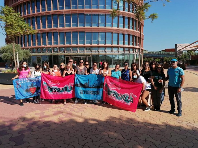 La formación hispalense Sevidragon celebra sus medallas
