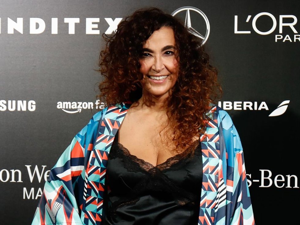 La diseñadora, Cristina Rodríguez, posa en el photocall de la presentación de los diseños de la colección de Dolores Cortés para la temporada primavera/verano 2021 durante la 72 Edición de la Mercedes-Benz Fashion Week Madrid, en Ifema, Madrid (España)
