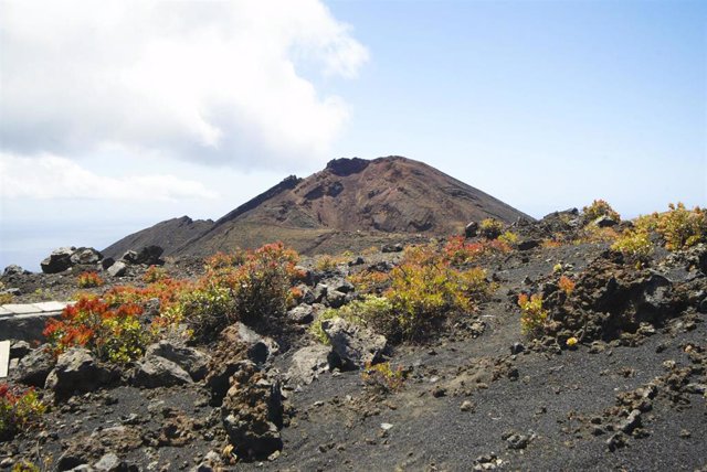 Archivo - Vista general de uno de los volcanes de Cumbre Vieja, una zona al sur de la isla, a 14 de septiembre de 2021, en Cumbre Vieja, La Palma, Islas Canarias, (España). 