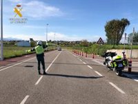 Muere un hombre de 52 años en Carmona (Sevilla) al chocar una moto y un turismo