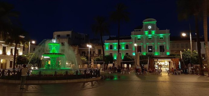 Archivo - Algunos monumentos de Mérida se iluminan de verde por el Día Mundial de la Esclerodermia
