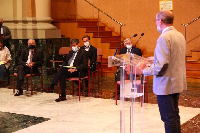 El presidente del Gobierno de Aragón, Javier Lambán, anuncia las medidas para las estaciones de esquí del Pirineo.