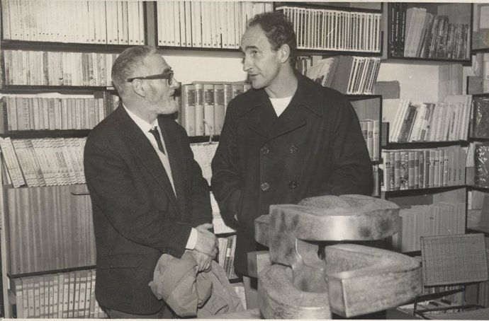Oteiza i Chillida a la llibreria-galeria  Espelunca a Sant Sebasti. 1965.