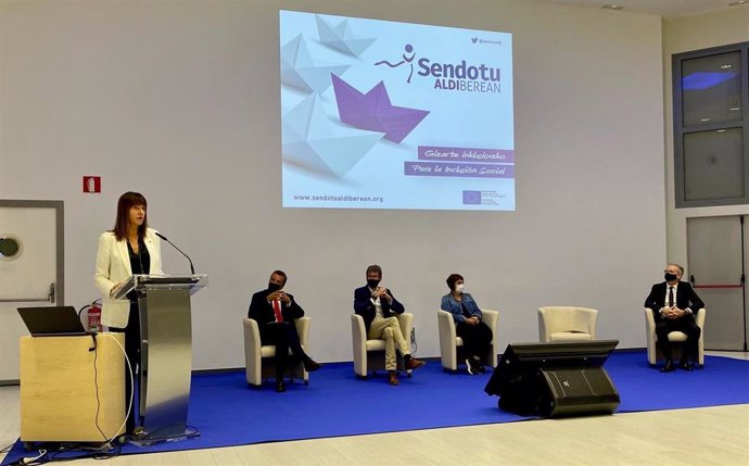 Mendia ha participado en la inauguración de la Jornada sobre personas vulnerables y transformaciones del mercado de trabajo, una cita organizada por Sendotu en el Palacio de Congresos Europa de Vitoria