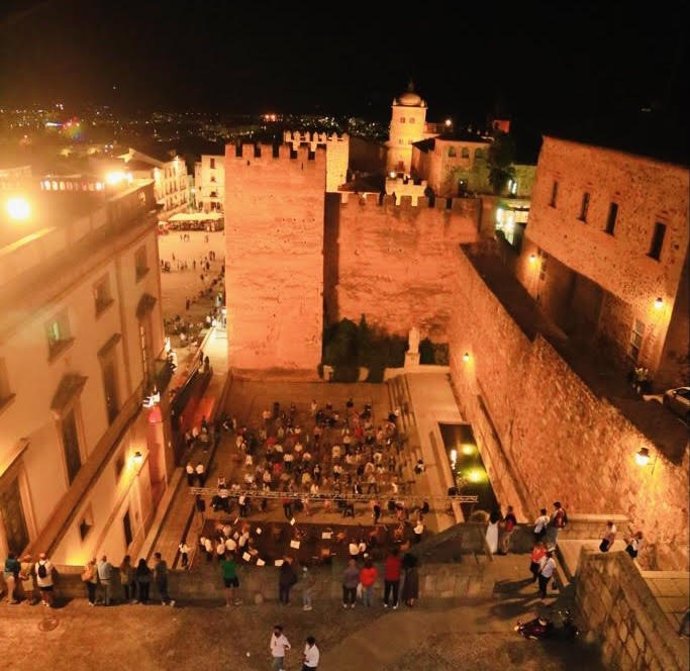 Miles de personas disfrutaron de la Noche del Patrimonio en Cáceres con aforos completos en las actividades