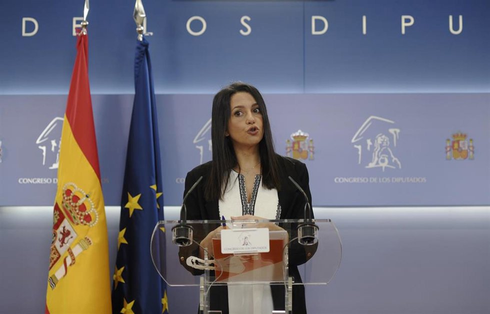 La líder de Cs, Inés Arrimadas, comparece en una rueda de prensa en el Congreso de los Diputados, a 16 de septiembre de 2021, en Madrid, (España).