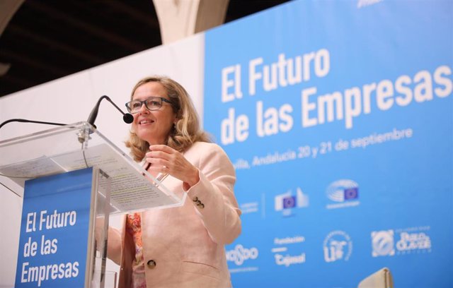 La vicepresidenta primera del Gobierno y ministra de Asuntos Económicos y Transformación Digital, Nadia Calviño, este lunes en Sevilla en la inauguración del 'Diálogo sobre el Futuro de las Empresas'.