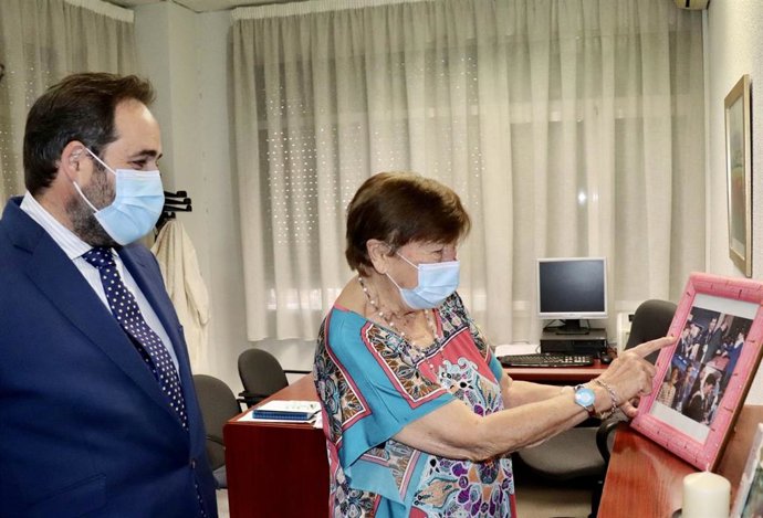 El presidente del PP en C-LM, Paco Núñez, visitando la asociación Apiepa en Guadalajara