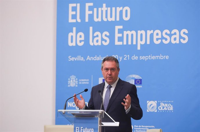 El alcalde de Sevilla, Juan Espadas,  en la inauguración el 'Diálogo sobre el Futuro de las Empresas' a 20 septiembre 2021 en Sevilla (Andalucía)