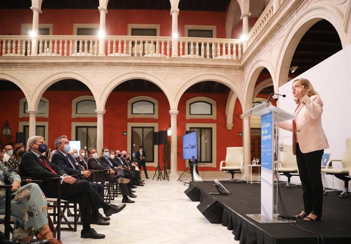 La vicepresidenta primera del Gobierno y ministra de Asuntos Económicos y Transformación Digital, Nadia Calviño, este lunes en Sevilla en la inauguración del 'Diálogo sobre el Futuro de las Empresas'.