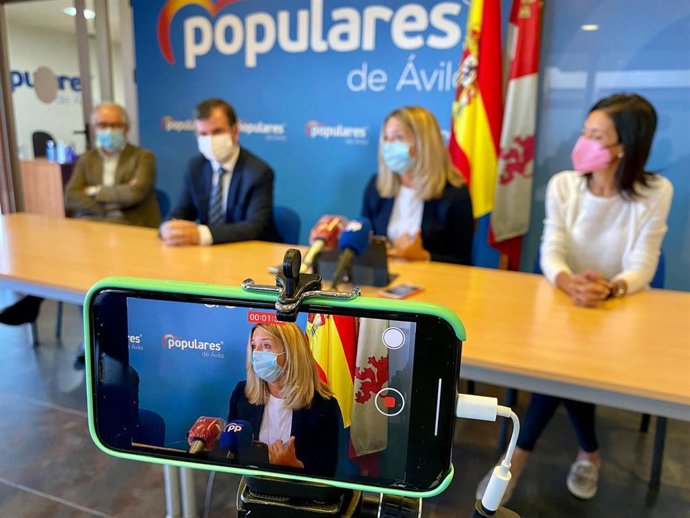 Alicia García durante la rueda de prensa en Ávila.