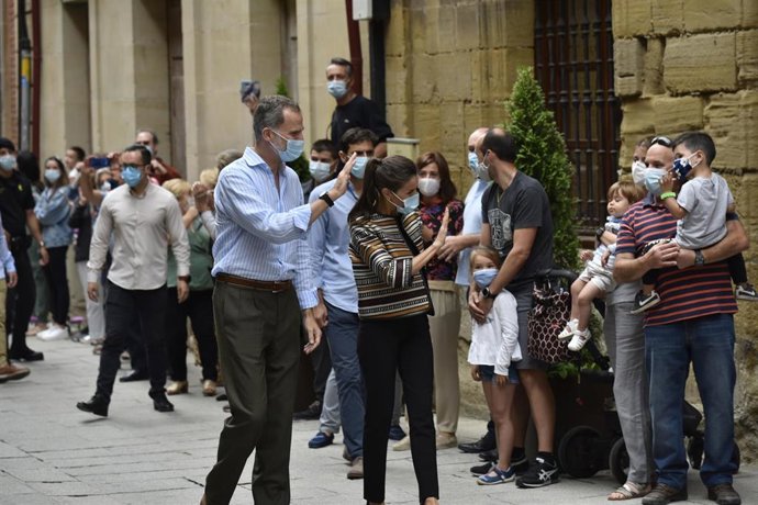 Archivo - Los Reyes de España, Felipe VI y doña Letizia, en su visita a La Rioja en julio del año pasado.