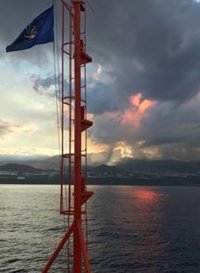 Prohíben la navegación en las zonas próximas a la erupción volcánica