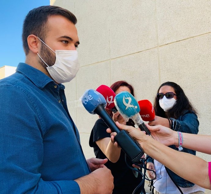 Salaya acusa al PP de "defender intereses concretos" con la recogida de firmas contra la subida de impuestos