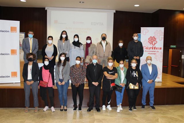 Cáritas Diocesana de Huesca y Fundación Orange inauguran un Aula Digital, que mejorará la formación de 20 mujeres.