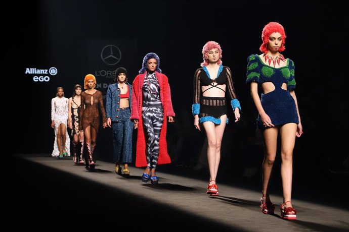 La firma valenciana 404 Studio se ha proclamado vencedora de la 18 edición de Mercedes-Benz Fashion Talent, un premio que pone en valor a los jóvenes diseñadores